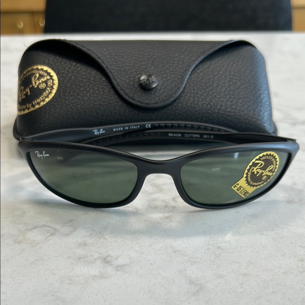 Vintage never worn Ray-Ban 4028 Cutters Black Sunglasses